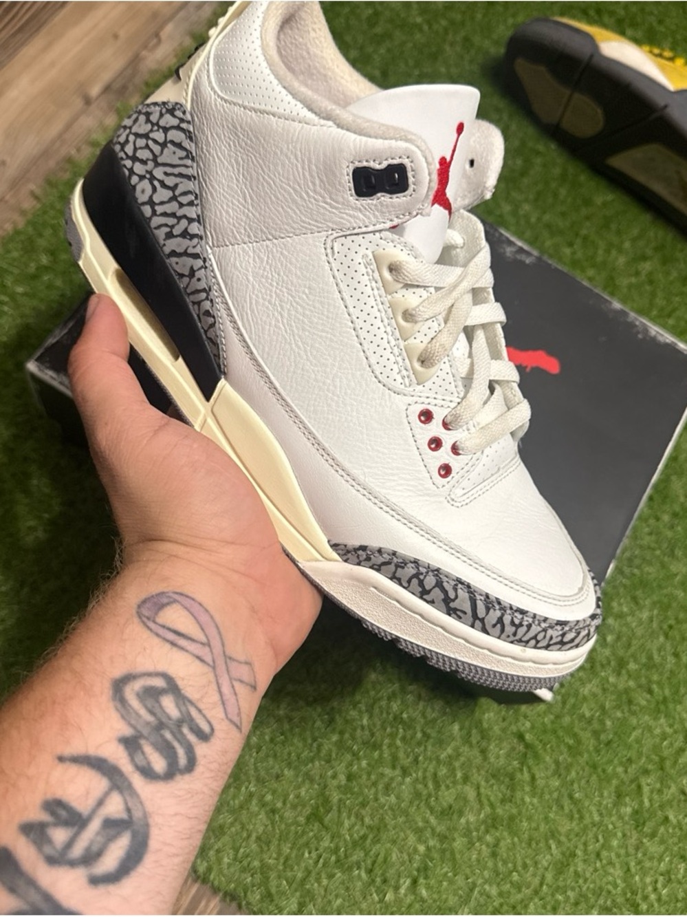 Jordan Men's White/Gray/Red Retro Basketball Sneakers